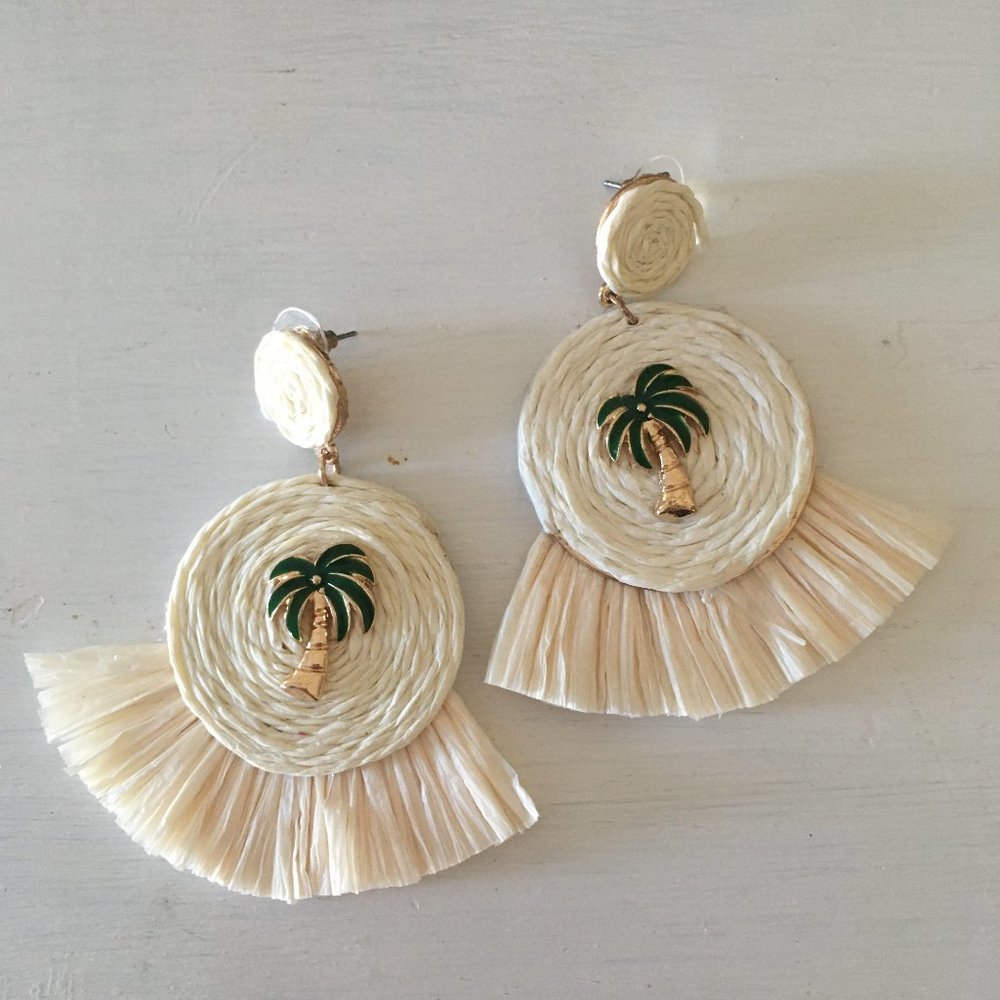 NWOT Palm Tree Pretty Summer time earrings